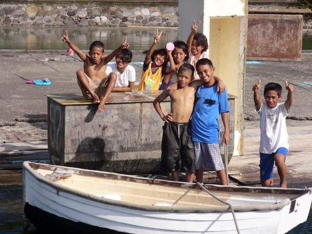 Kids on dock by Arctracer dinghy