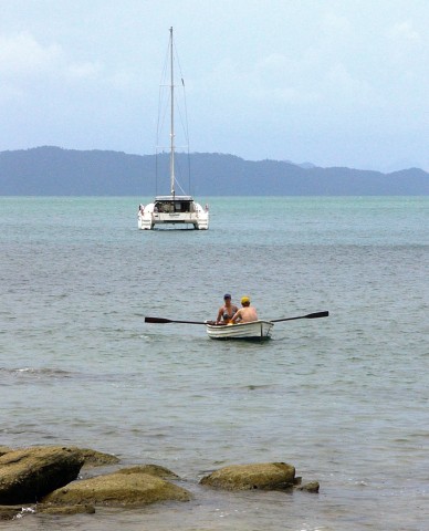 Steph & Nico row from boat to shore 2