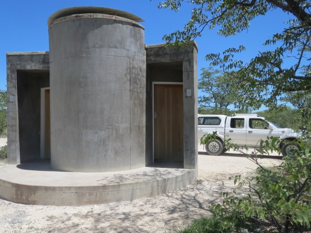 Cement-Toilet